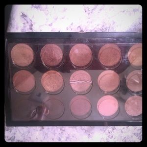 MAC 15x warm palette *Authentic*