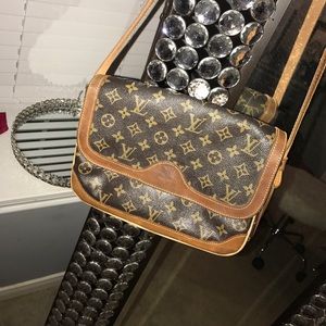 AUTHENTIC LV CROSSBODY BAG❤️