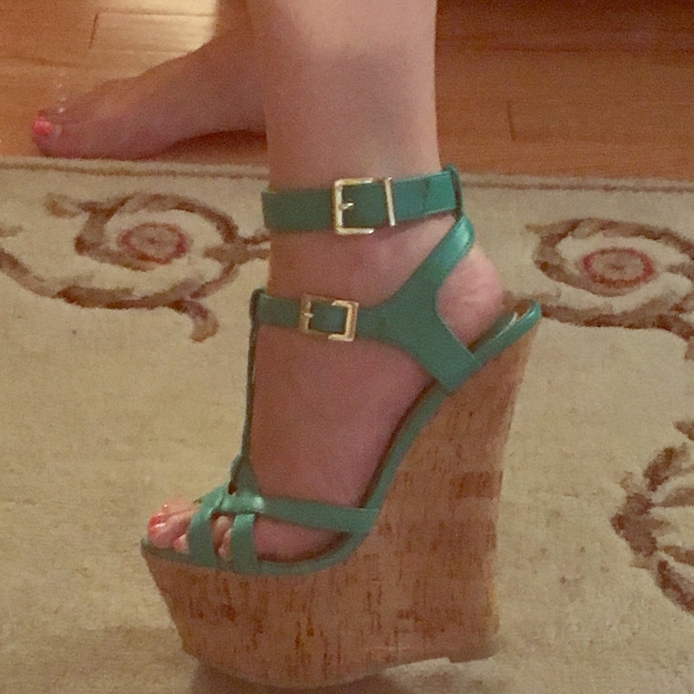 Sexy green wedges!