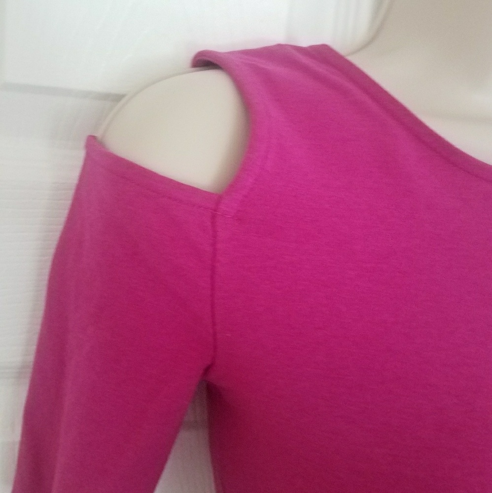 Cold Shoulder Express Top - Picture 2 of 4