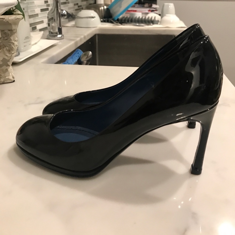 Authentic YSL black patent leather pumps - Picture 2 of 5