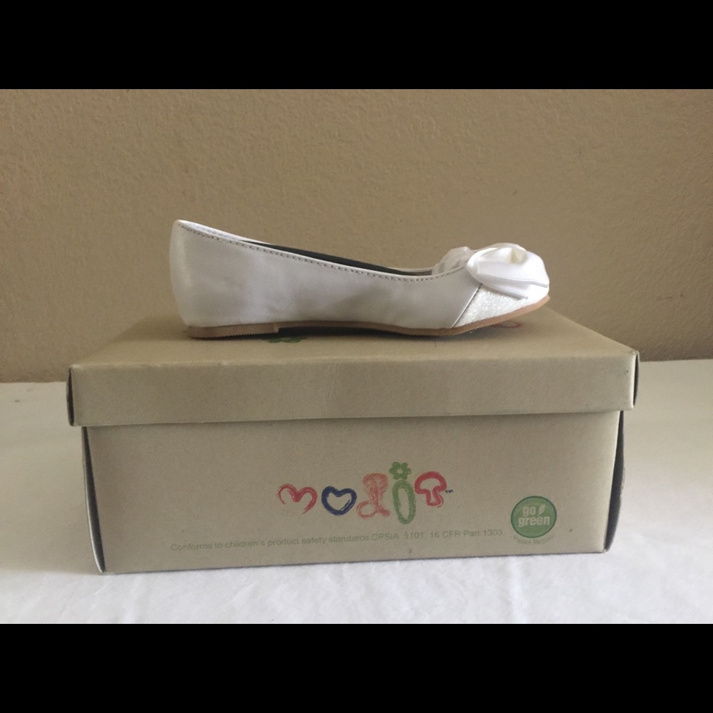 Modit White Girls Shoes