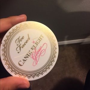 Too faced candlelight glow highlighter