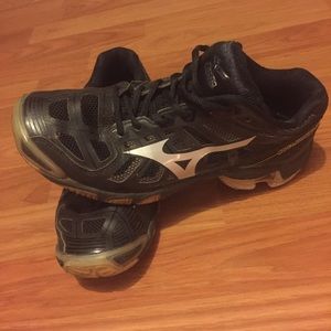 Mizuno volleyball shoes