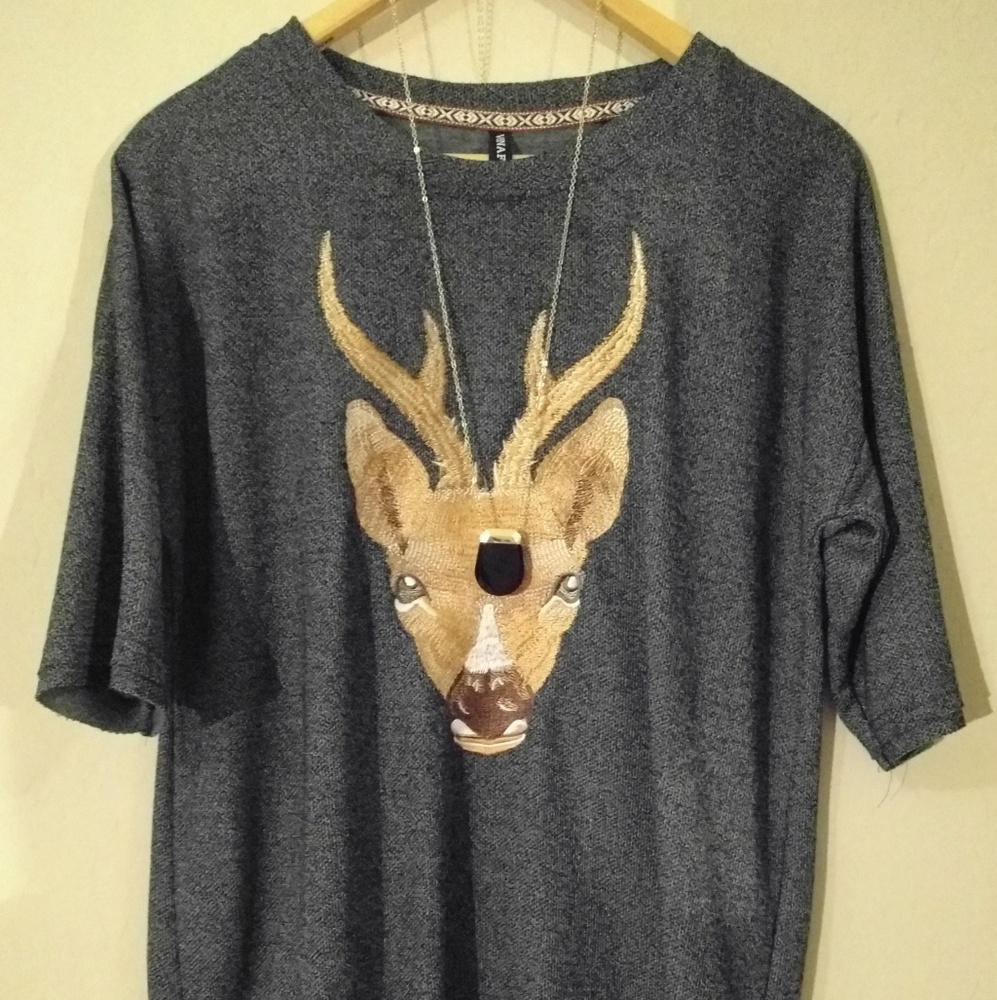 Embroidered deer sweater shirt