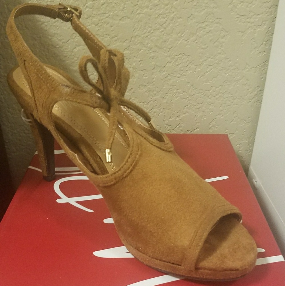 Tan Heels - Picture 2 of 3