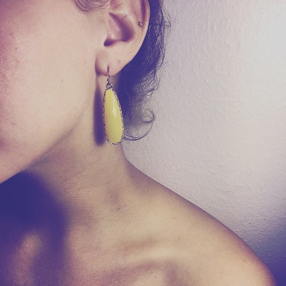 Pretty yellow earrings - Picture 2 of 2