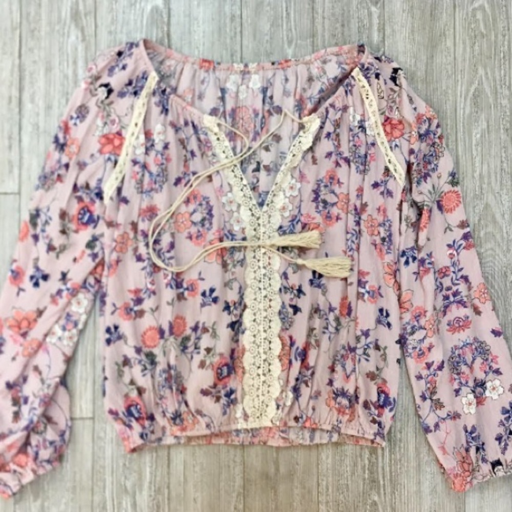 NEW ARRIVAL Printed Top W/ Tassel Detail - Picture 2 of 2