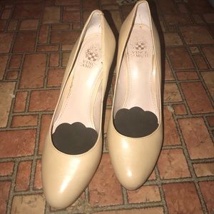 Vince camuto nude pumps 8 rose gold trim