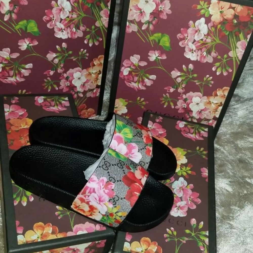 Gucci slides 8.5 authentic