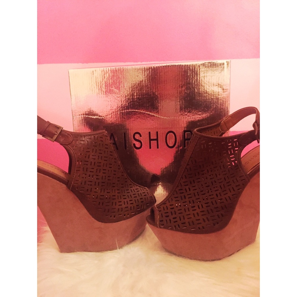 Suede brown wedges