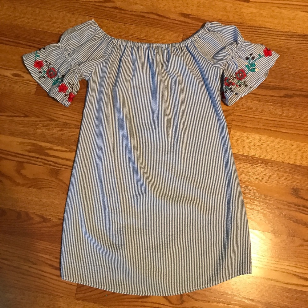 Peplum Sleeved Seersucker Dress