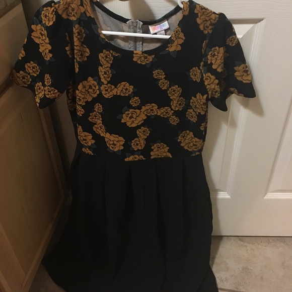 LuLaRoe Dresses & Skirts - Large Amelia Lularoe dress