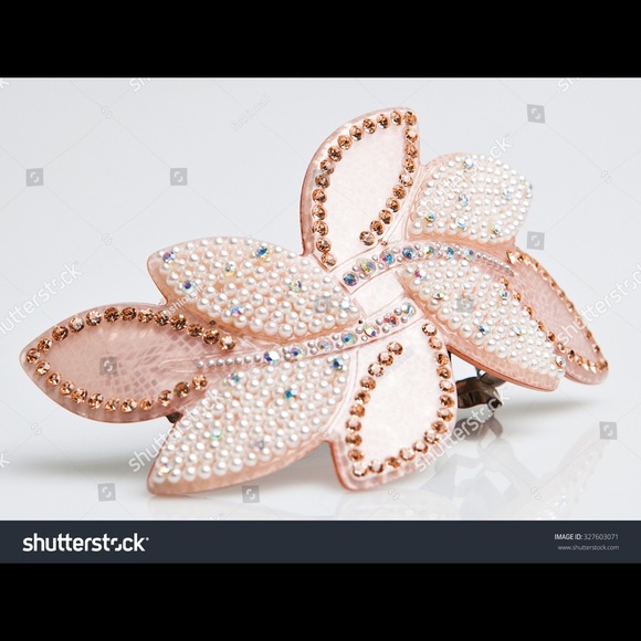 Shop Women\'s Hair Accessories @hatchme