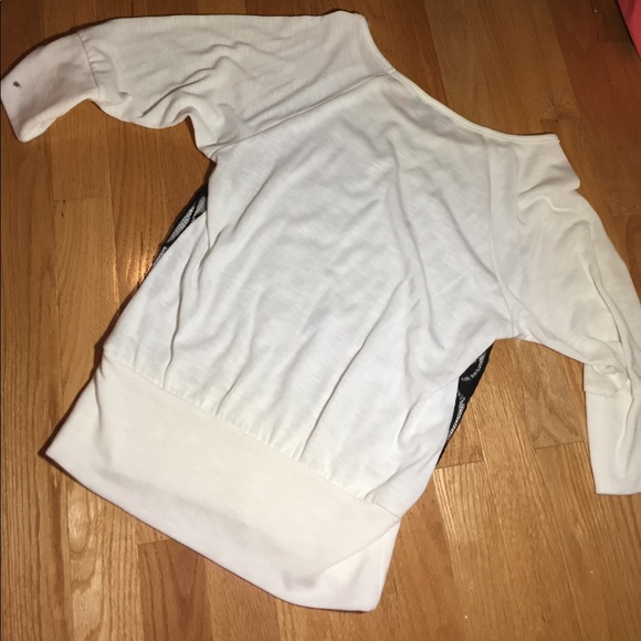 Lace quarter-sleeve top - Picture 2 of 4