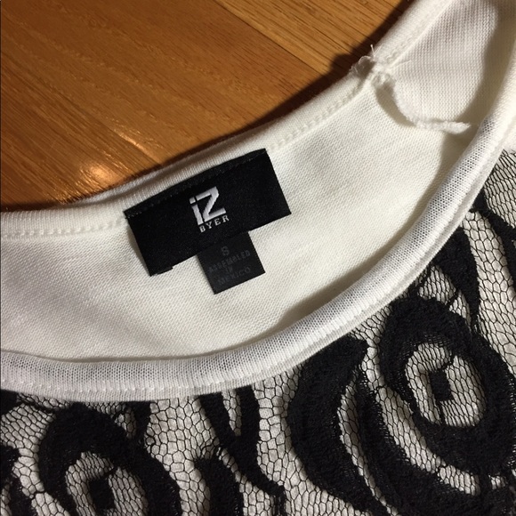 Lace quarter-sleeve top - Picture 3 of 4