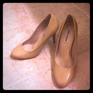 Steve Madden nude heels