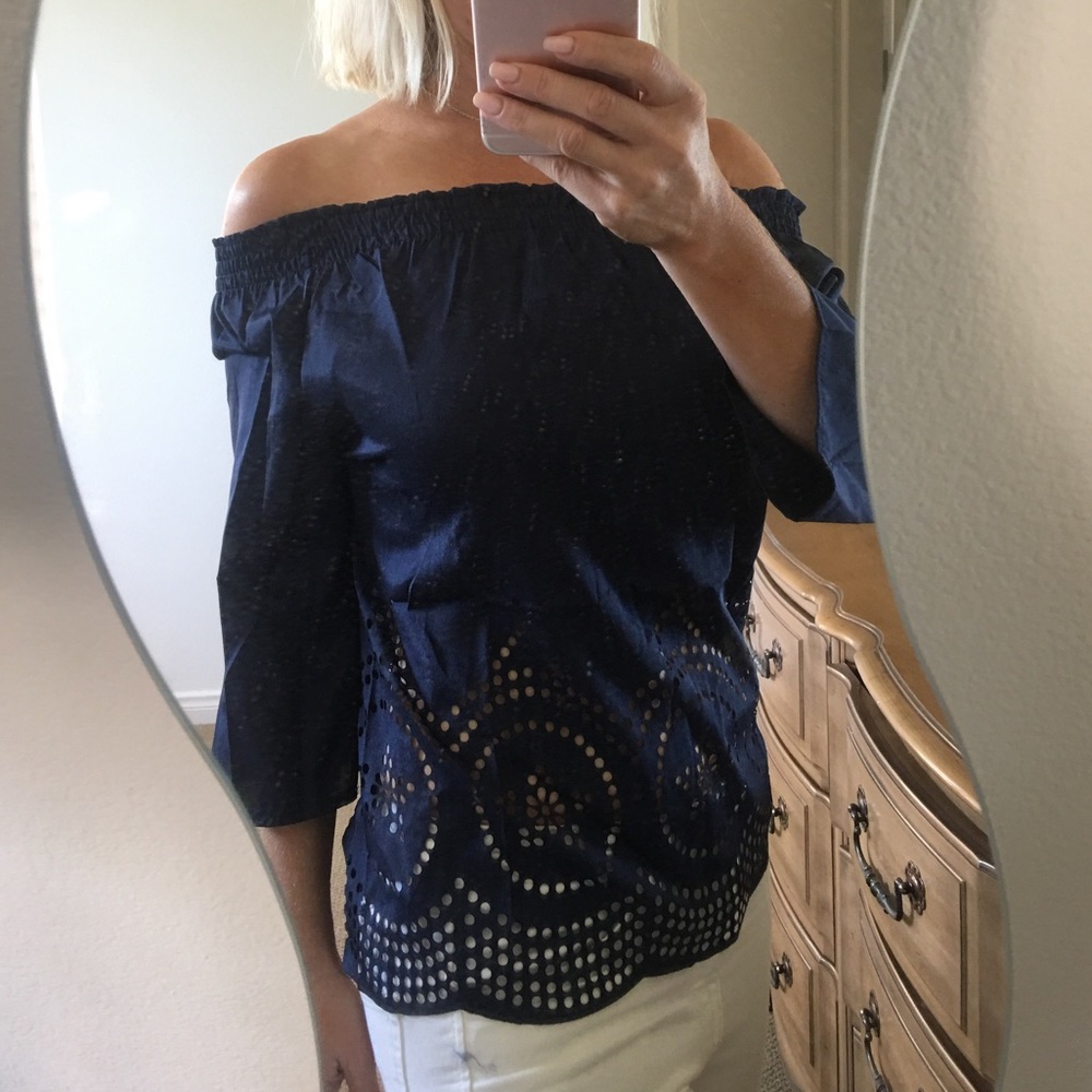 ✨Navy Off The Shoulder Eyelet Style Top✨ - Picture 4 of 7