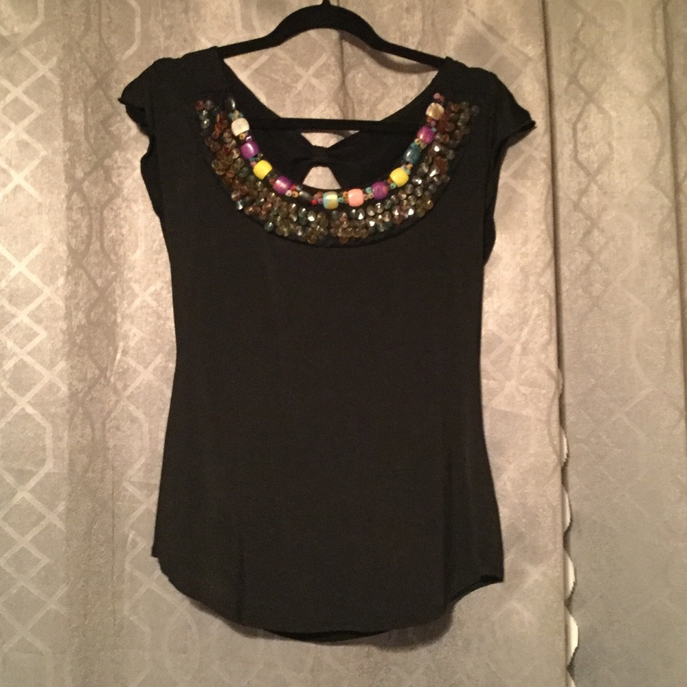 Beaded Collar Cap Sleeve Shirt with Key Hole Back