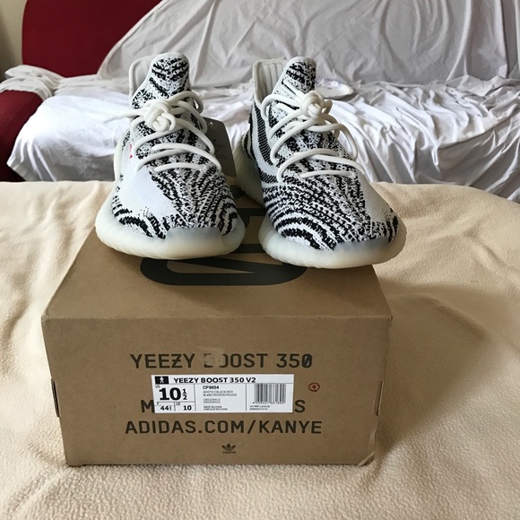 Brand New Yeezy Boost V2 Zebra Size 10.5 ! main image 5