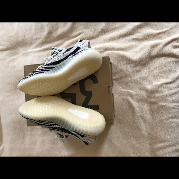 Brand New Yeezy Boost V2 Zebra Size 10.5 ! main image 4