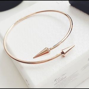 Arrow bracelet
