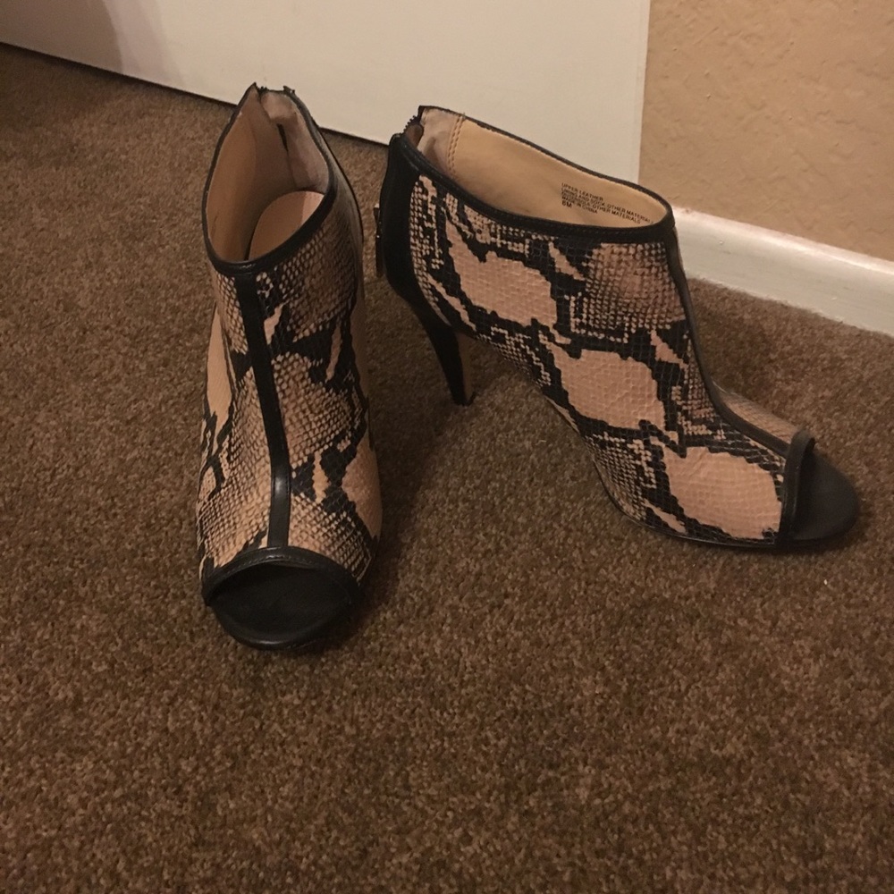 Banana republic leopard print high heeled shoes