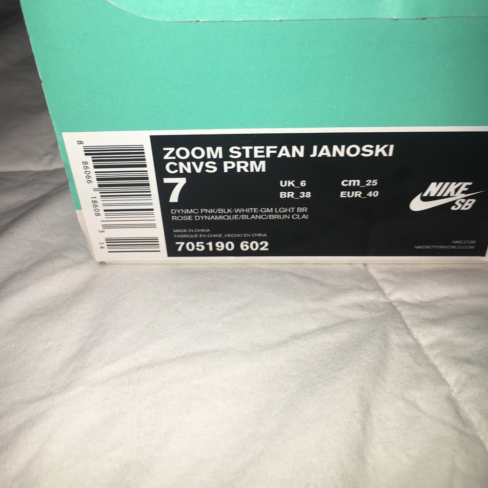 Nikes - Picture 4 of 5