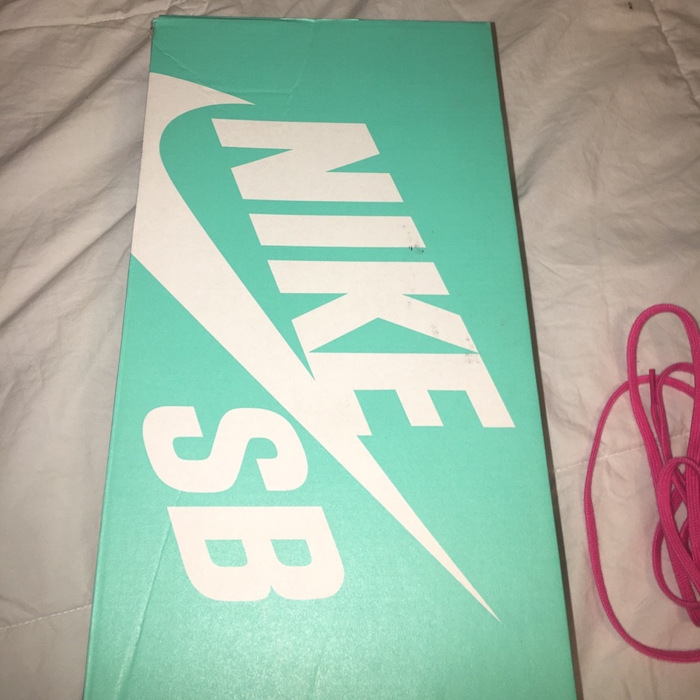 Nikes - Picture 5 of 5