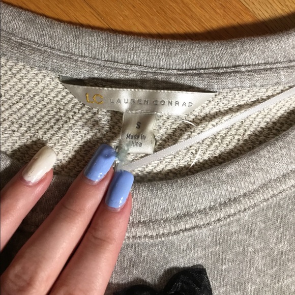 NWT Gray sweatshirt with bows - Picture 5 of 5