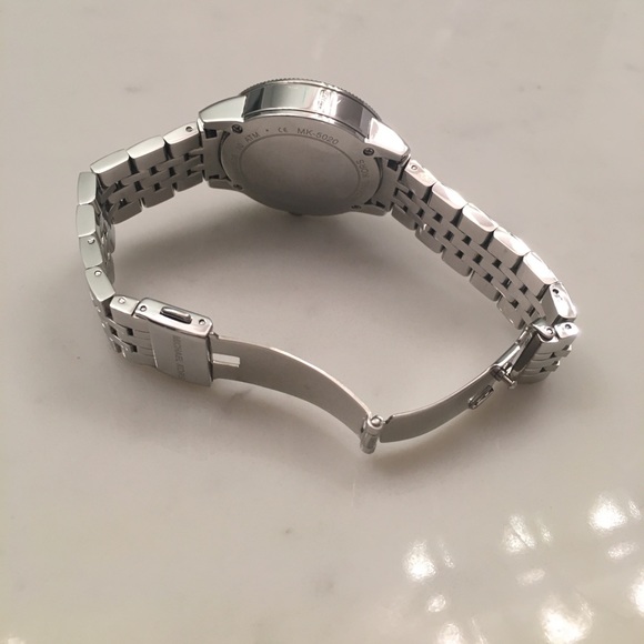 Brand new Michael kors watch, silver, authentic - Picture 2 of 2