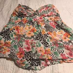 Take me to The Luau 👙Torrid Top Size 1