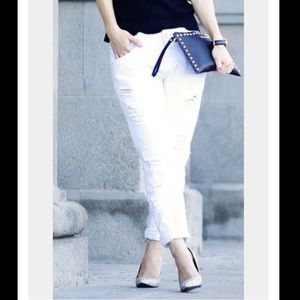 GAP Boyfriend Fit White Distressed Jeans 0 / 25