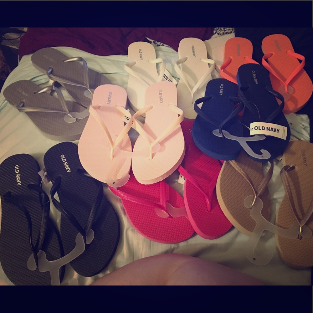 Old navy flip flops size 6