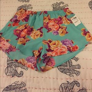 Super cute floral shorts NWT