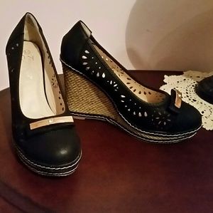 Wedge shoes