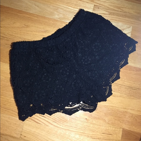 Black lace Aeropostale shorts - Picture 1 of 4