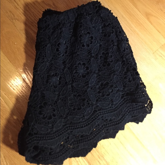 Black lace Aeropostale shorts - Picture 2 of 4