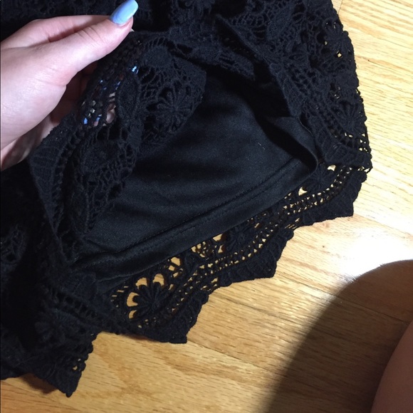 Black lace Aeropostale shorts - Picture 4 of 4