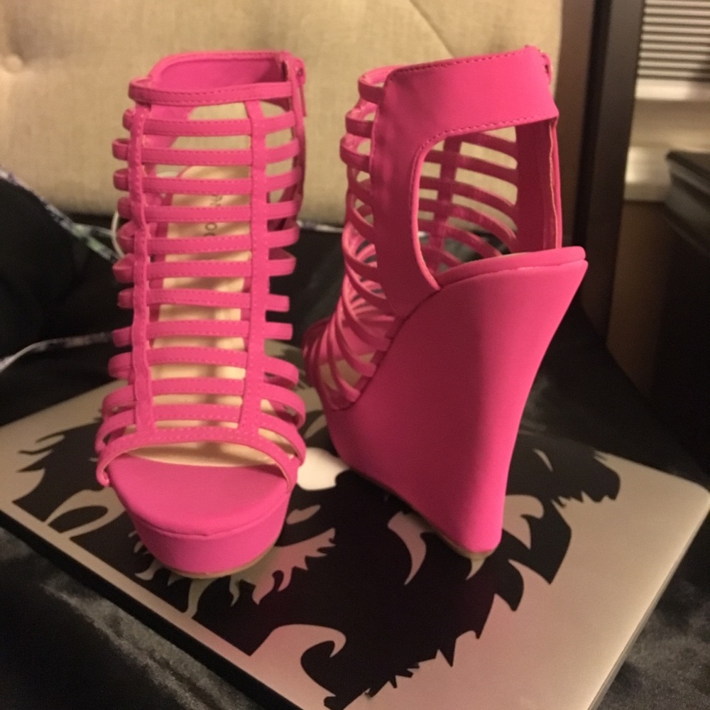 Hot pink brand new wedges LOLASHOETIQUE