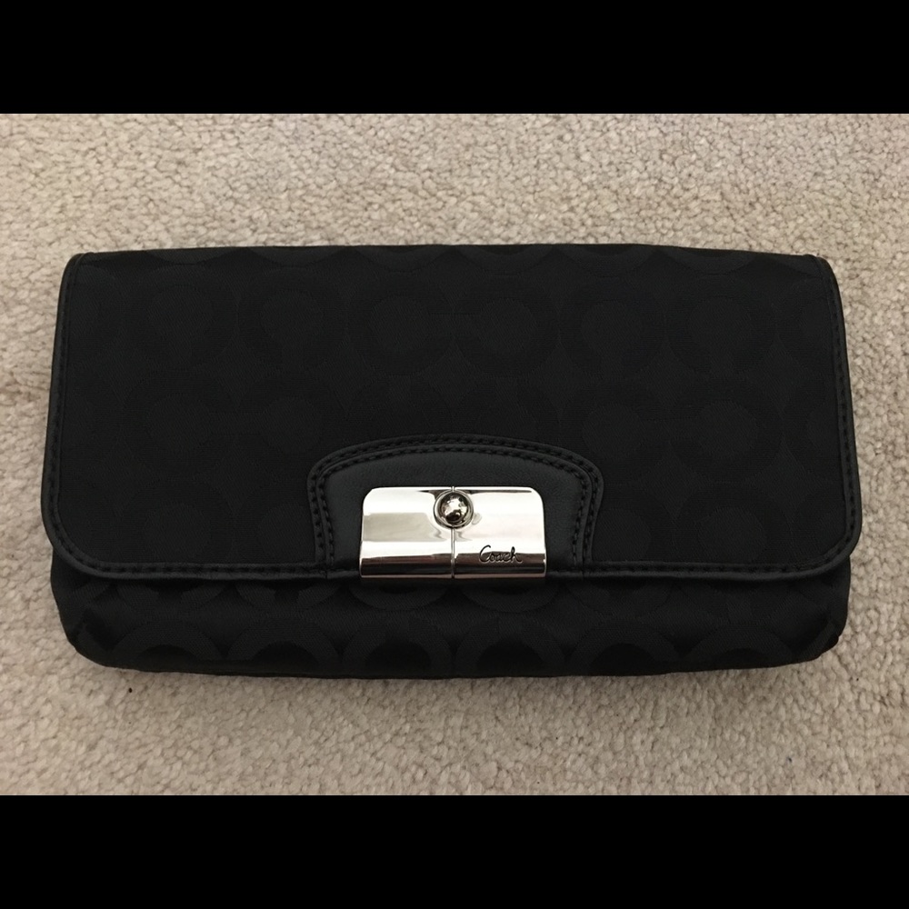 Coach clutch/wristlet
