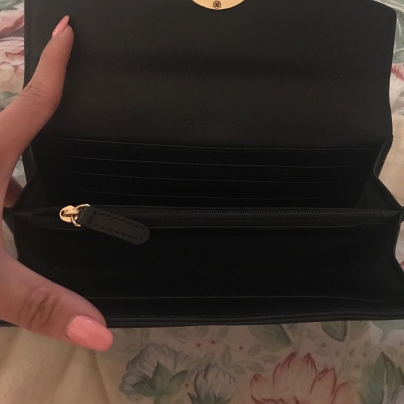 Black Michael Kors wallet clutch - Picture 3 of 3
