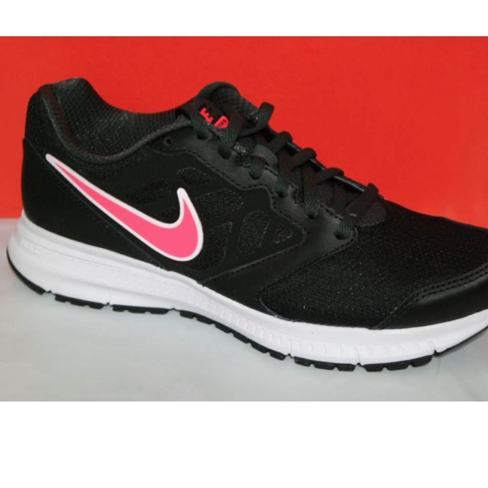 New Nike downshifted size 8.5 women's running shoe