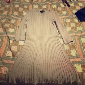 A light tan mid sleeve dress