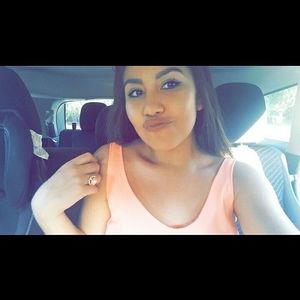 Meet your Posher, Tania