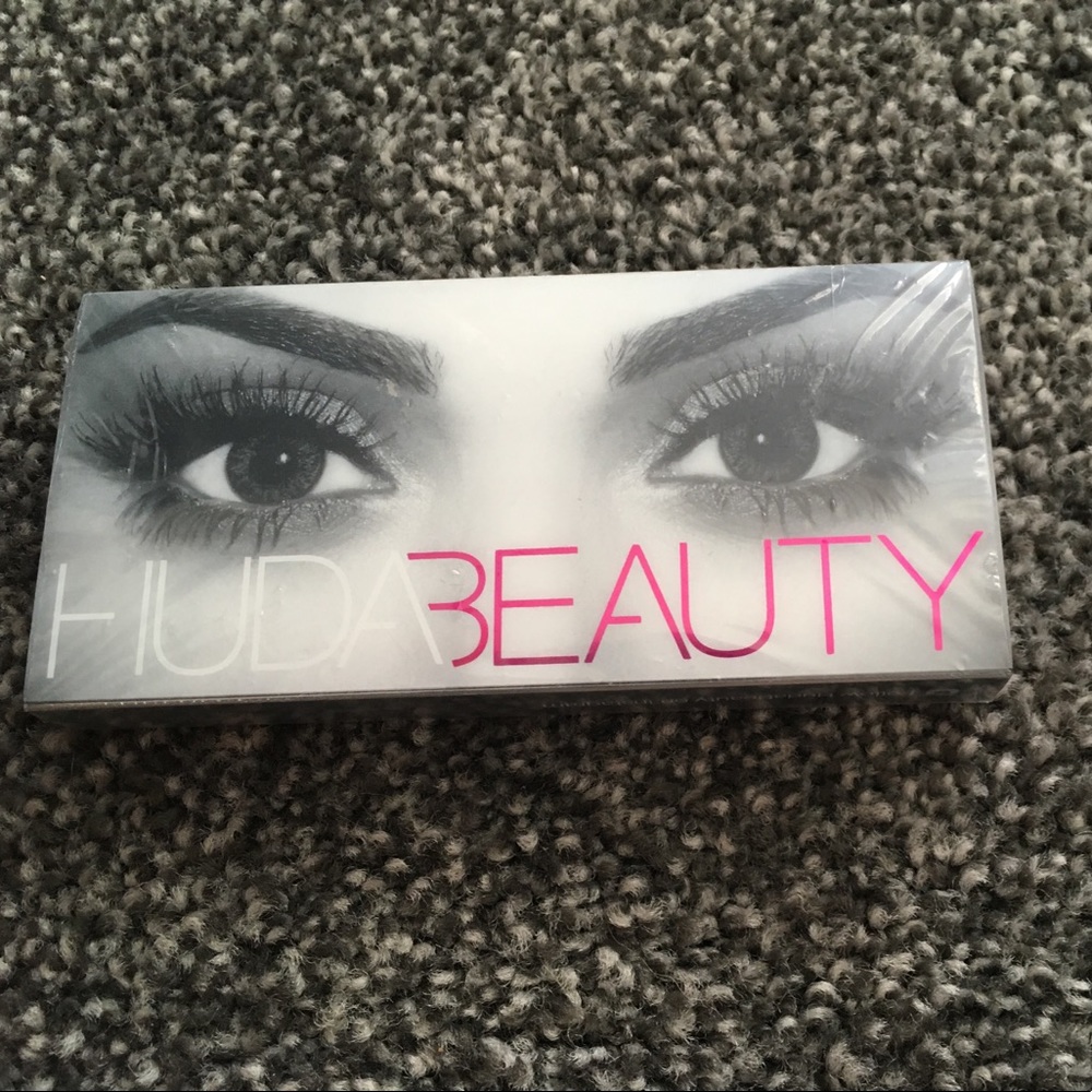 BNIB Huda Beauty Samantha #7 Lashes