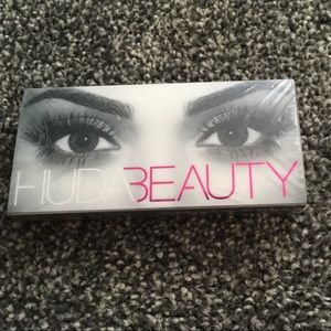 BNIB Huda Beauty Samantha #7 Lashes