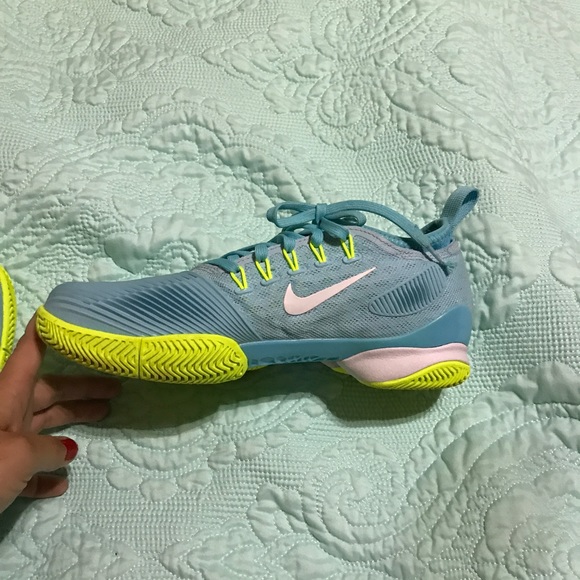 Tennis court shoes - Picture 2 of 5