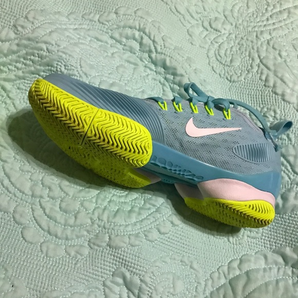 Tennis court shoes - Picture 3 of 5