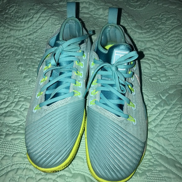 Tennis court shoes - Picture 4 of 5